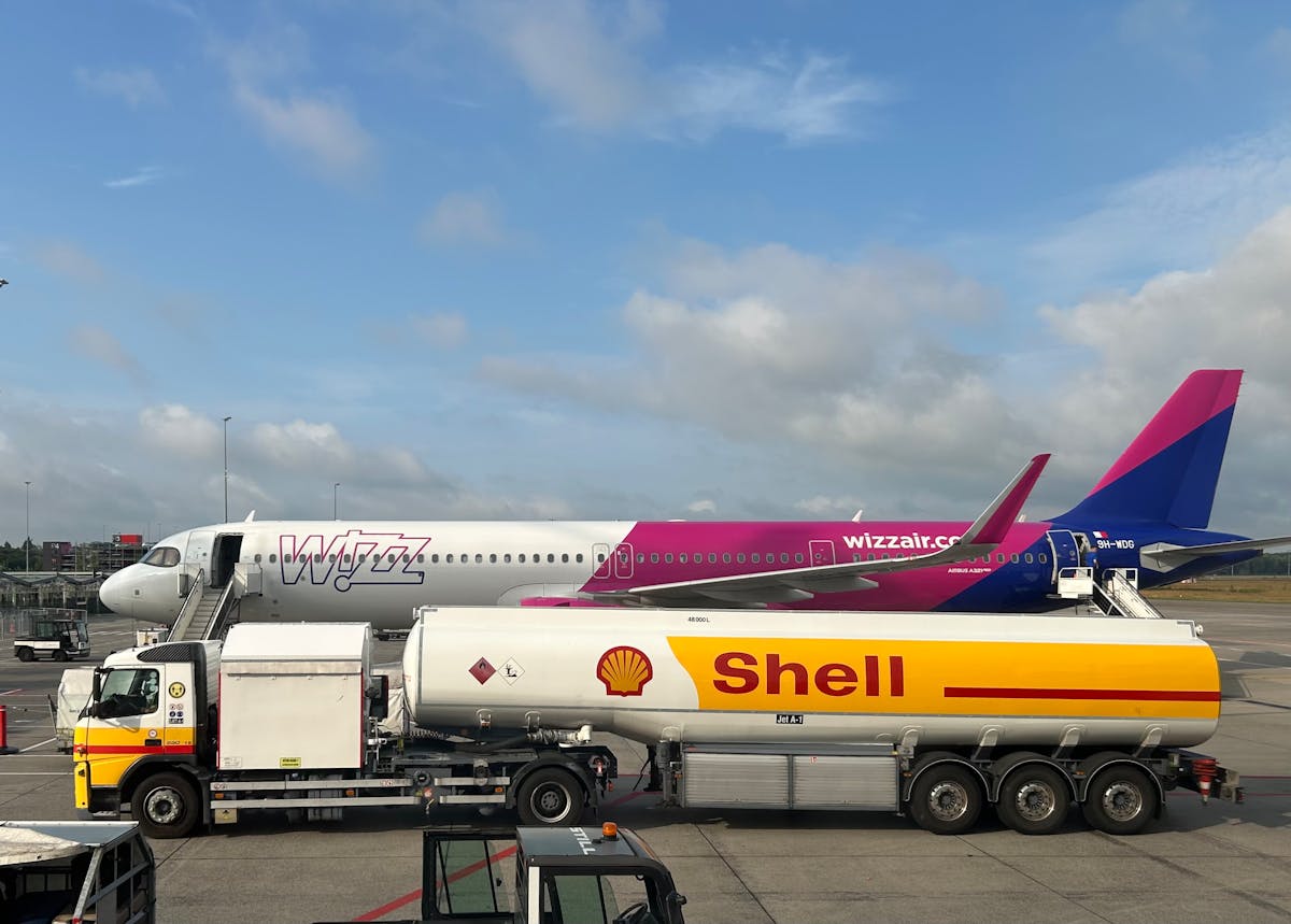 Aircraft refuelling operations at an airport